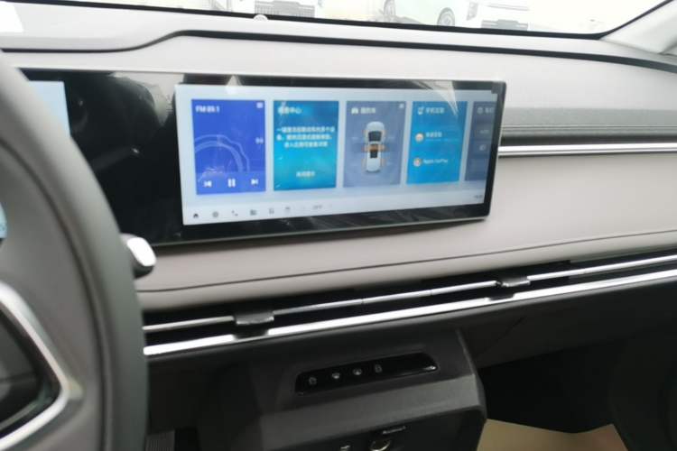 Used SAIC MAXUS Dajia 7 2024 Revised Version Super Hybrid Long-Range Edition Enjoyment Version Audio And AC Panel