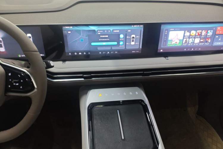 Used SAIC MAXUS Dajia 7 2024 605 km Extended Range Highland Version Six-Seater Audio And AC Panel