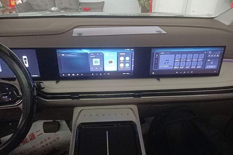 Used SAIC MAXUS Dajia 7 2024 605 km Extended-Range Forest Version Audio And AC Panel