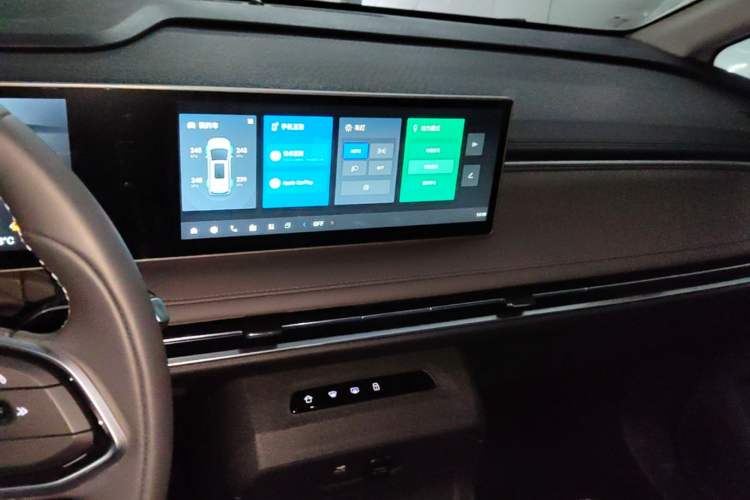Used SAIC MAXUS Dajia 7 2024 Revised Version Super Hybrid Long-Range Edition Enjoyment Version Audio And AC Panel