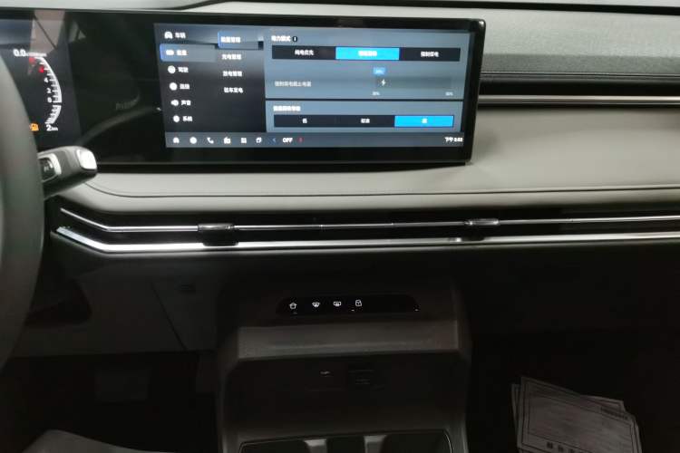 Used SAIC MAXUS Dajia 7 2024 Revised Version Super Hybrid Long-Range Edition Enjoyment Version Audio And AC Panel