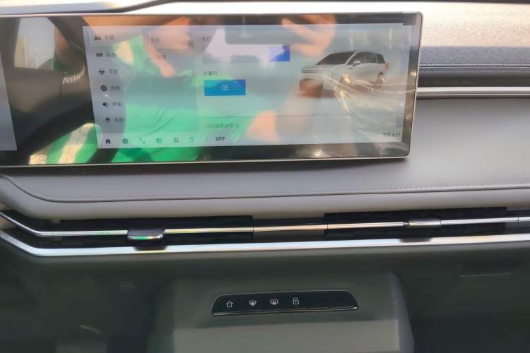Used SAIC MAXUS Dajia 7 2024 Revised Version Super Hybrid Long-Range Edition Enjoyment Version Audio And AC Panel