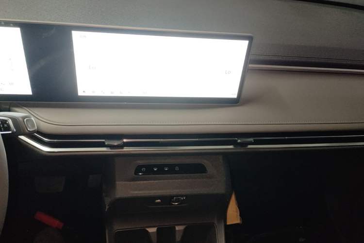 Used SAIC MAXUS Dajia 7 2024 Revised Version Super Hybrid Long-Range Edition Enjoyment Version Audio And AC Panel