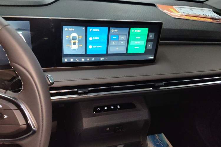 Used SAIC MAXUS Dajia 7 2024 Revised Version Super Hybrid Long-Range Edition Enjoyment Version Audio And AC Panel