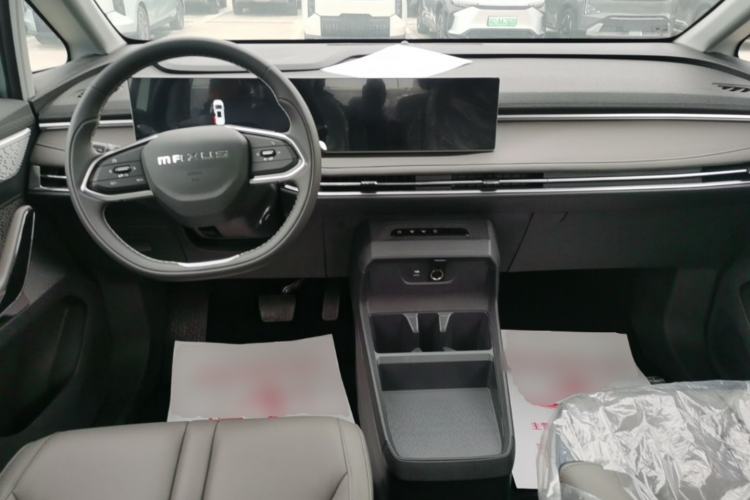 Used SAIC MAXUS Dajia 7 2024 Revised Version Super Hybrid Long-Range Edition Enjoyment Version Center Console