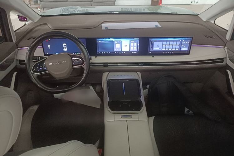 Used SAIC MAXUS Dajia 7 2024 605 km Extended-Range Forest Version Center Console