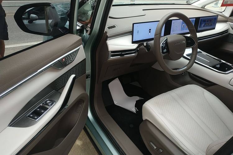 Used SAIC MAXUS Dajia 7 2024 605 km Extended-Range Forest Version Driver Seat