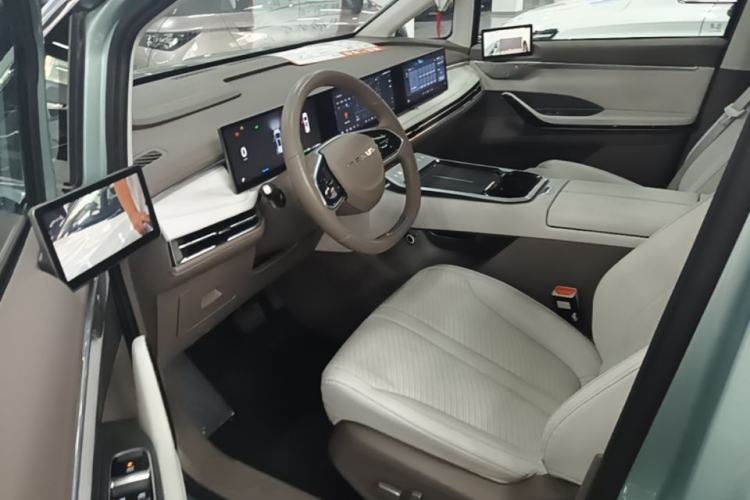 Used SAIC MAXUS Dajia 7 2024 605 km Extended Range Highland Version Six-Seater Driver Seat