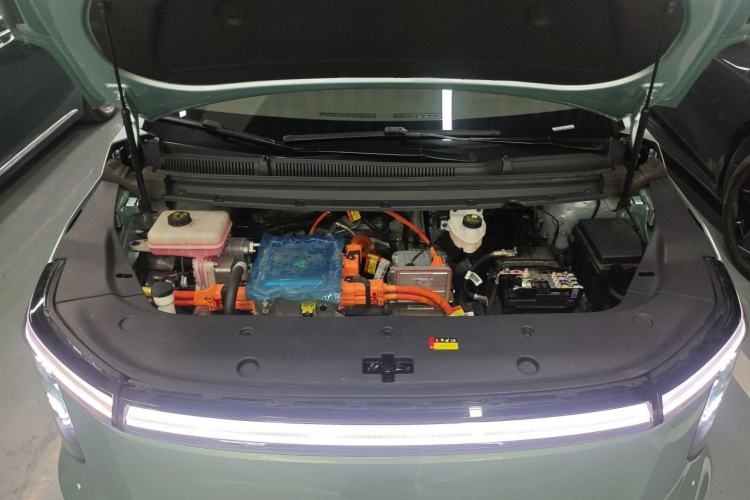 Used SAIC MAXUS Dajia 7 2024 605 km Extended Range Highland Version Six-Seater Engine Bay