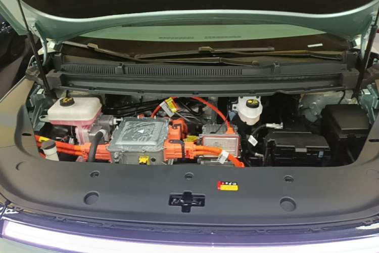 Used SAIC MAXUS Dajia 7 2024 605 km Extended Range Highland Version Six-Seater Engine Bay