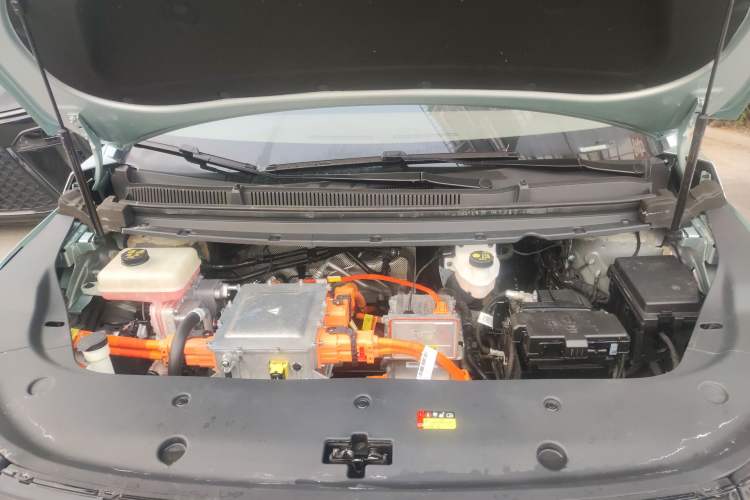 Used SAIC MAXUS Dajia 7 2024 605 km Extended Range Highland Version Six-Seater Engine Bay