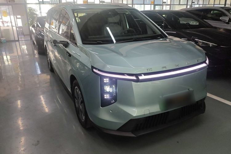 Used SAIC MAXUS Dajia 7 2024 605 km Extended Range Highland Version Six-Seater Front Right 45 Deg