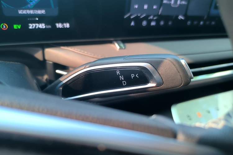 Used SAIC MAXUS Dajia 7 2024 Super Hybrid Ultra-Long Range Edition – Premium Version Gear Lever