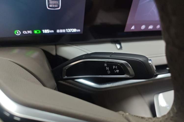 Used SAIC MAXUS Dajia 7 2024 605 km Extended Range Highland Version Six-Seater Gear Lever