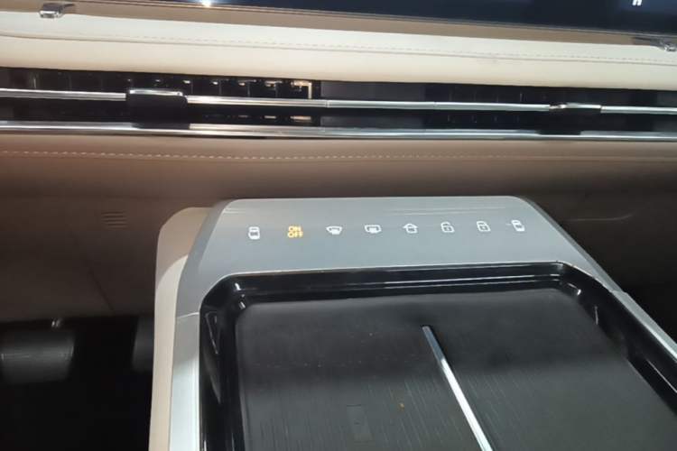 Used SAIC MAXUS Dajia 7 2024 605 km Extended Range Highland Version Six-Seater Gear Lever