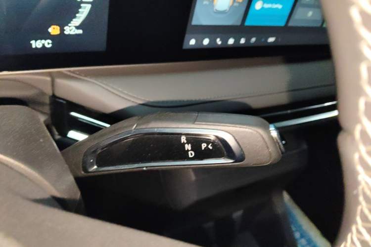 Used SAIC MAXUS Dajia 7 2024 Revised Version Super Hybrid Long-Range Edition Enjoyment Version Gear Lever
