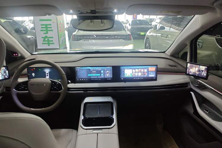 Used SAIC MAXUS Dajia 7 2024 605 km Extended Range Highland Version Six-Seater Headliner
