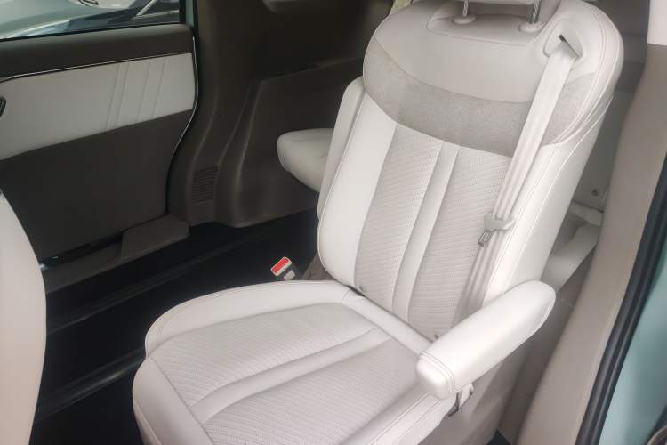 Used SAIC MAXUS Dajia 7 2024 605 km Extended Range Highland Version Six-Seater Interior 4
