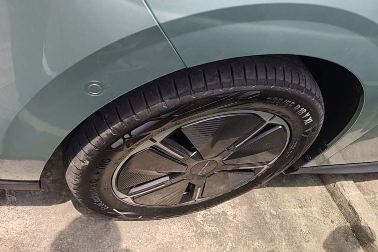 Used SAIC MAXUS Dajia 7 2024 605 km Extended-Range Forest Version Left Front Wheel Hub