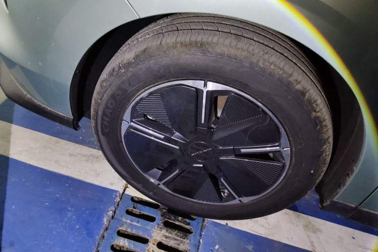 Used SAIC MAXUS Dajia 7 2024 Revised Version Super Hybrid Long-Range Edition Enjoyment Version Left Front Wheel Hub