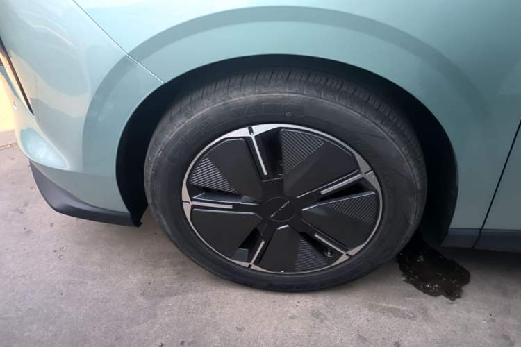 Used SAIC MAXUS Dajia 7 2024 Super Hybrid Ultra-Long Range Edition – Premium Version Left Front Wheel Hub