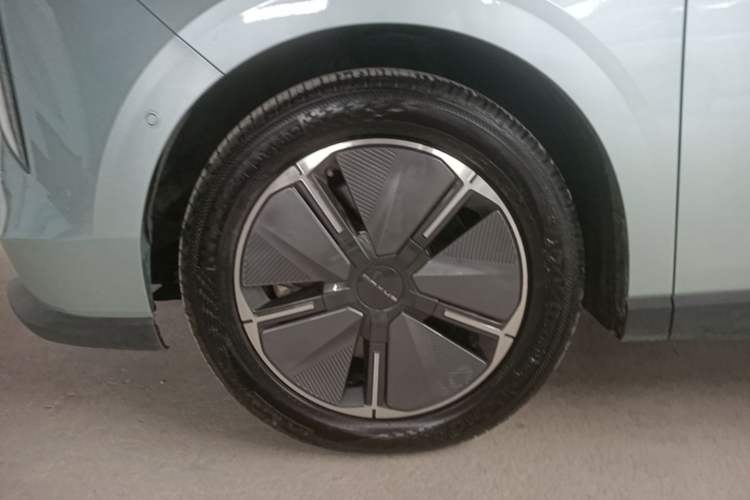 Used SAIC MAXUS Dajia 7 2024 605 km Extended-Range Forest Version Left Front Wheel Hub