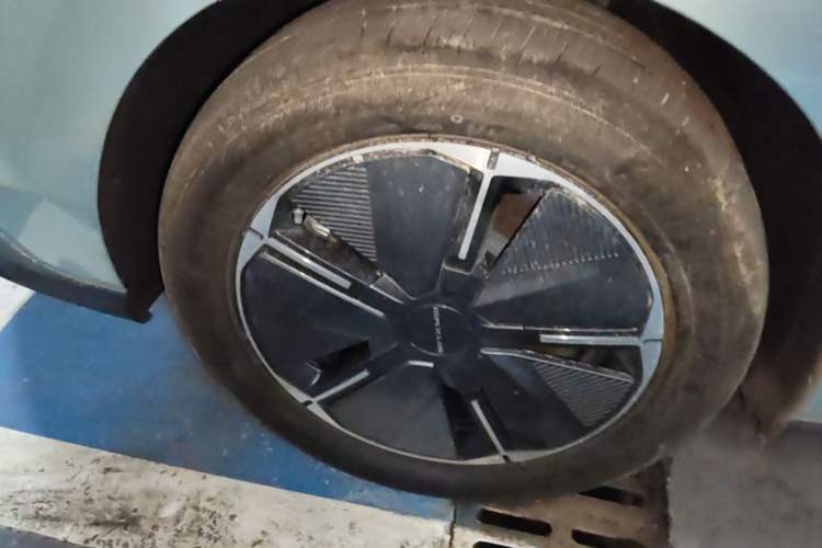 Used SAIC MAXUS Dajia 7 2024 Revised Version Super Hybrid Long-Range Edition Enjoyment Version Left Front Wheel Hub