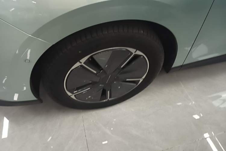 Used SAIC MAXUS Dajia 7 2024 605 km Extended Range Highland Version Six-Seater Left Front Wheel Hub