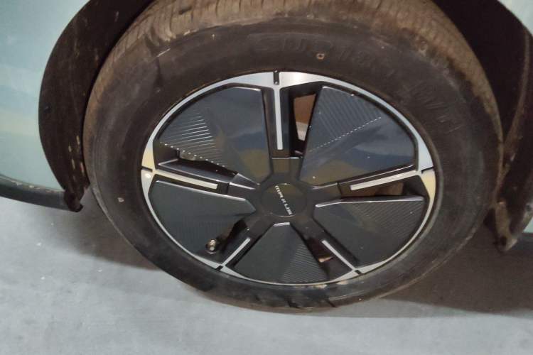 Used SAIC MAXUS Dajia 7 2024 Revised Version Super Hybrid Long-Range Edition Enjoyment Version Left Front Wheel Hub