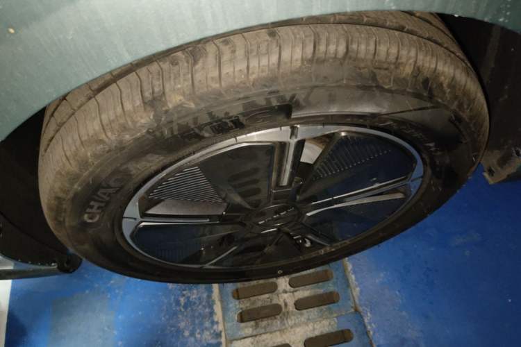 Used SAIC MAXUS Dajia 7 2024 Revised Version Super Hybrid Long-Range Edition Enjoyment Version Left Front Wheel Hub