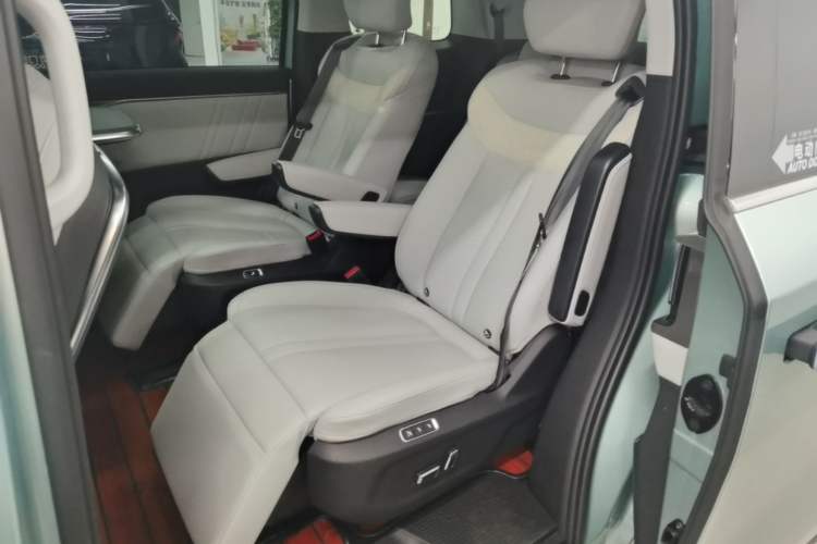 Used SAIC MAXUS Dajia 7 2024 Super Hybrid Ultra-Long Range Flagship Edition Left Rear Seat