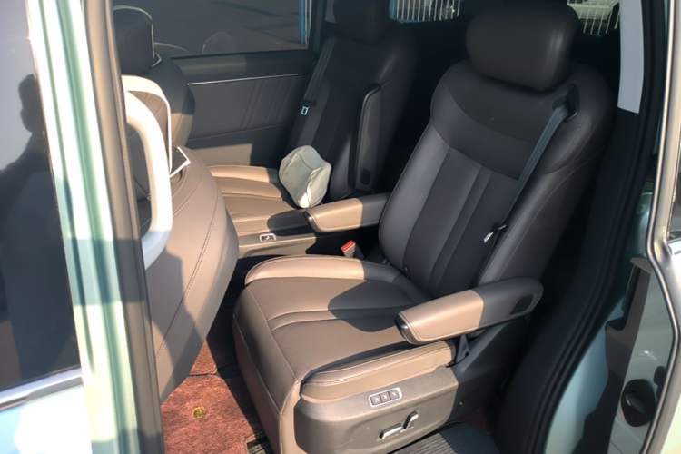 Used SAIC MAXUS Dajia 7 2024 Super Hybrid Ultra-Long Range Edition – Premium Version Left Rear Seat