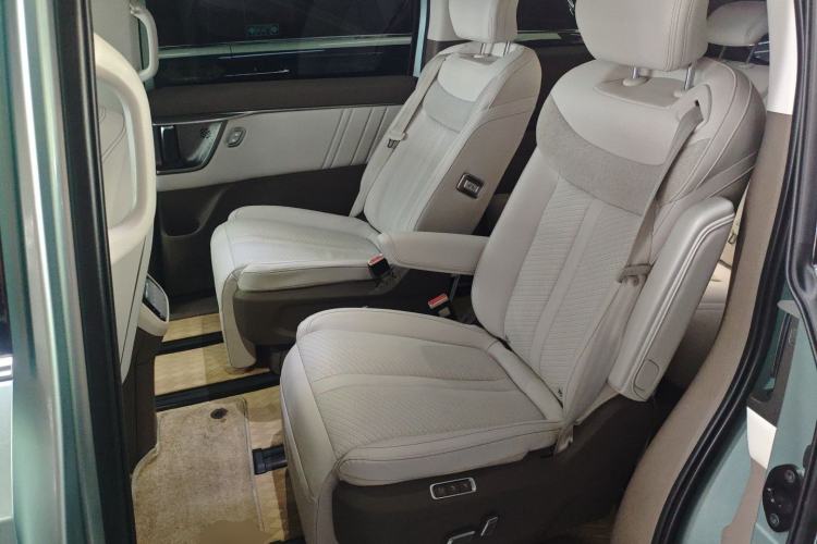Used SAIC MAXUS Dajia 7 2024 605 km Extended Range Highland Version Six-Seater Left Rear Seat