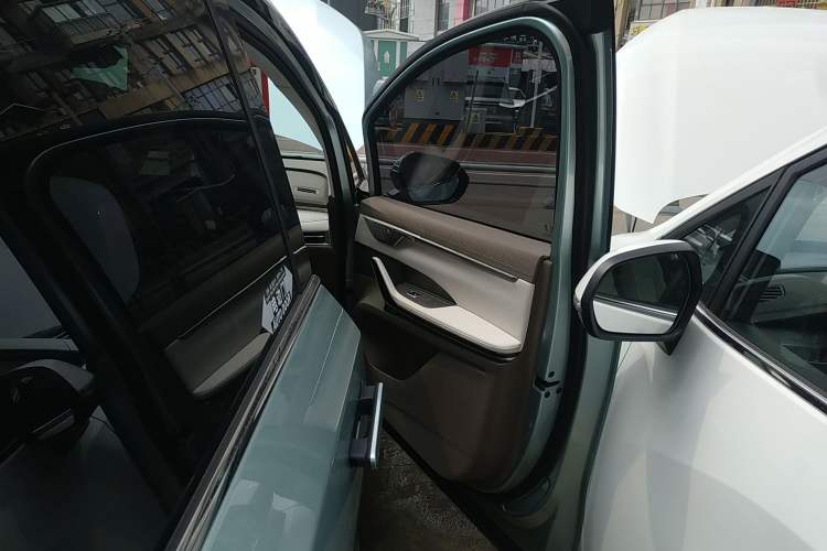 Used SAIC MAXUS Dajia 7 2024 605 km Extended-Range Forest Version Right Front Door Interior
