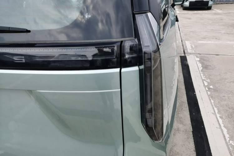 Used SAIC MAXUS Dajia 7 2024 Revised Version Super Hybrid Long-Range Edition Enjoyment Version Right Rear Taillight