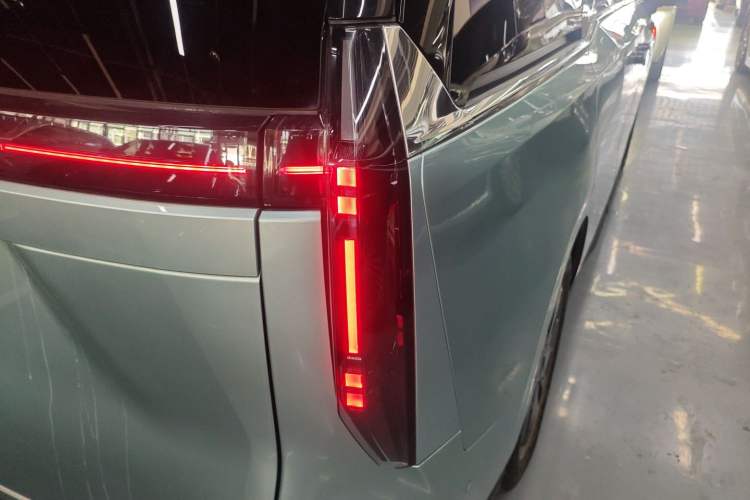 Used SAIC MAXUS Dajia 7 2024 605 km Extended Range Highland Version Six-Seater Right Rear Taillight