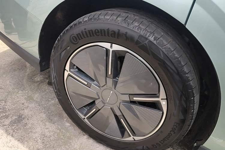 Used SAIC MAXUS Dajia 7 2024 605 km Extended-Range Forest Version Right Rear Wheel Hub