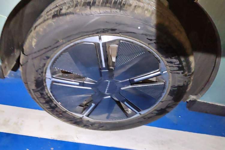 Used SAIC MAXUS Dajia 7 2024 Revised Version Super Hybrid Long-Range Edition Enjoyment Version Right Rear Wheel Hub