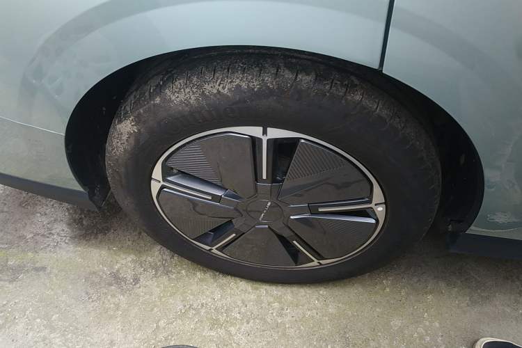 Used SAIC MAXUS Dajia 7 2024 605 km Extended-Range Forest Version Right Rear Wheel Hub