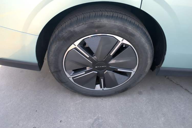 Used SAIC MAXUS Dajia 7 2024 Super Hybrid Ultra-Long Range Edition – Premium Version Right Rear Wheel Hub