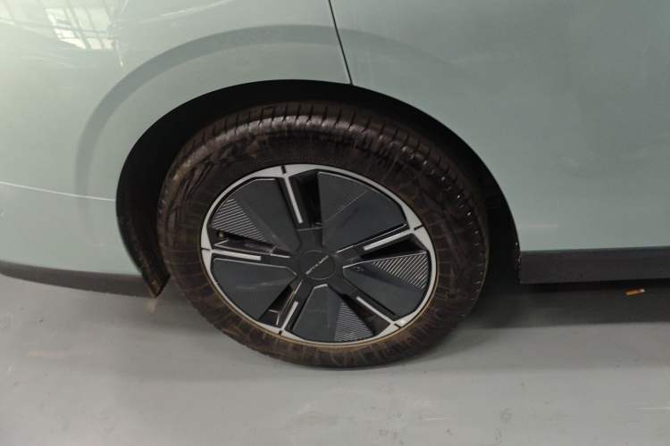 Used SAIC MAXUS Dajia 7 2024 605 km Extended Range Highland Version Six-Seater Right Rear Wheel Hub