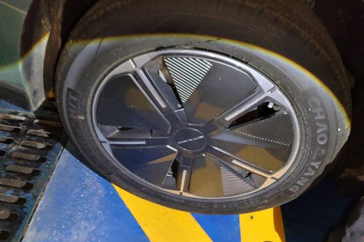 Used SAIC MAXUS Dajia 7 2024 Revised Version Super Hybrid Long-Range Edition Enjoyment Version Right Rear Wheel Hub