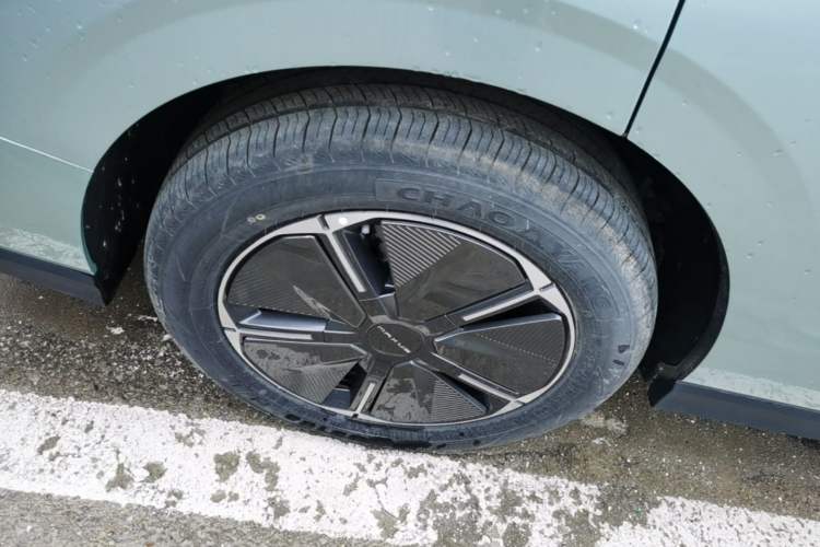 Used SAIC MAXUS Dajia 7 2024 Revised Version Super Hybrid Long-Range Edition Enjoyment Version Right Rear Wheel Hub