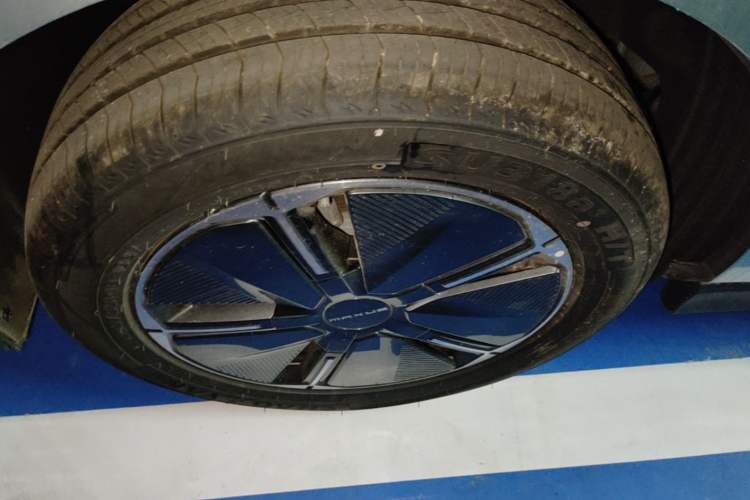 Used SAIC MAXUS Dajia 7 2024 Revised Version Super Hybrid Long-Range Edition Enjoyment Version Right Rear Wheel Hub