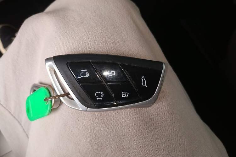 Used SAIC MAXUS Dajia 7 2024 605 km Extended-Range Forest Version Vehicle Key