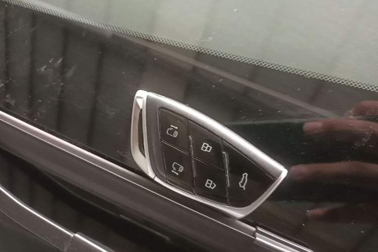 Used SAIC MAXUS Dajia 7 2024 605 km Extended-Range Forest Version Vehicle Key