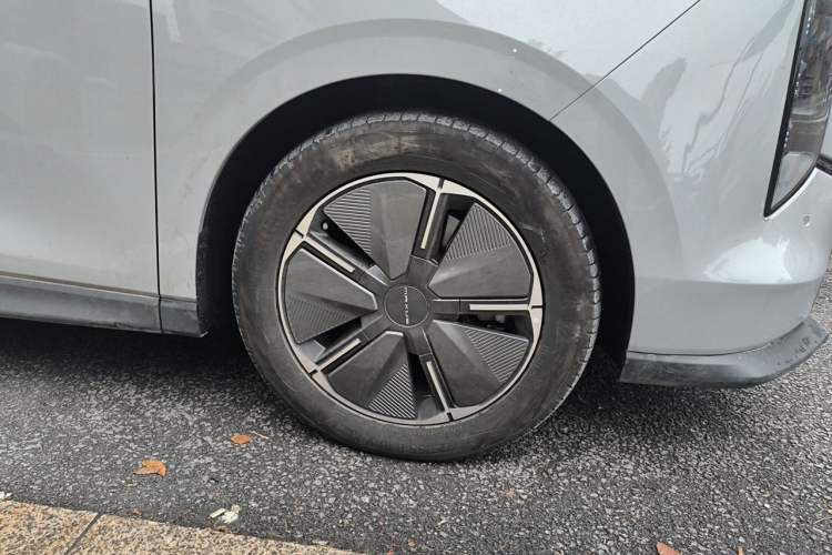 Used SAIC MAXUS Dajia 7 2024 Super Hybrid Long-Range Flagship Edition Right Front Wheel Hub