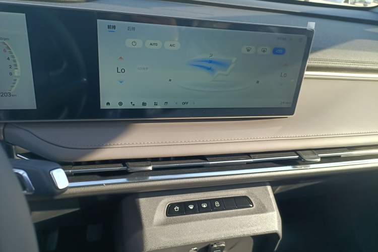 Used SAIC MAXUS Dajia 7 2024 Revised Version Super Hybrid Long-Range Edition Enjoyment Version Audio And AC Panel
