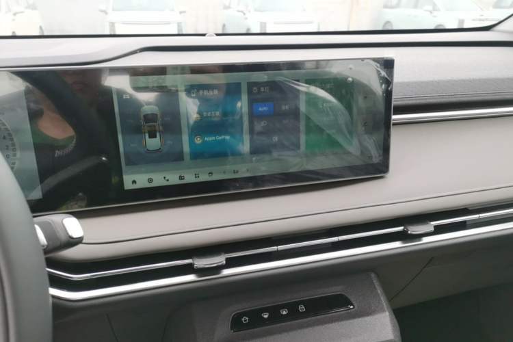 Used SAIC MAXUS Dajia 7 2024 Revised Version Super Hybrid Long-Range Edition Enjoyment Version Audio And AC Panel