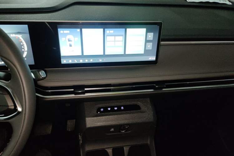 Used SAIC MAXUS Dajia 7 2024 Revised Version Super Hybrid Long-Range Edition Enjoyment Version Audio And AC Panel